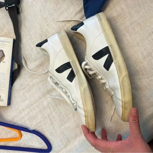 Veja Sneakers - Picture 4 of 5